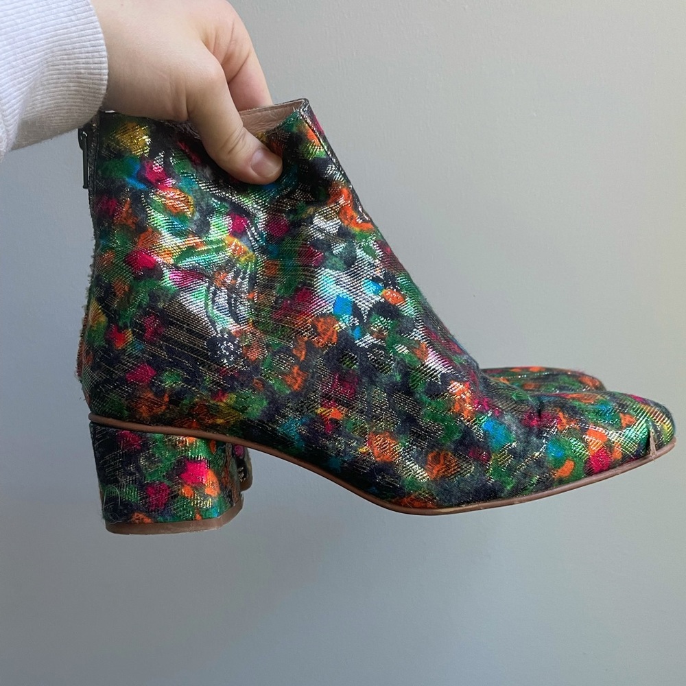 Anthropologie Floral Metallic Booties Low Block Heel Leather Interior Size 8